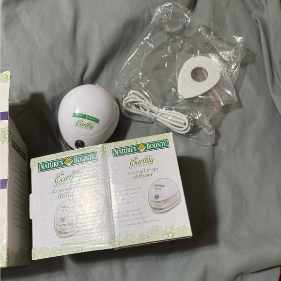 Nature’s Bounty aromatherapy (NO essential included) charging cord & extra pads - Picture 2 of 2